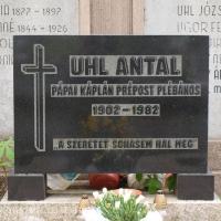 Uhl Antal síremléke.
